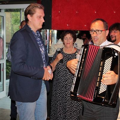 Impreza integracyjna w Restauracji „Różana” w rytmach „Muzyki Regionów”. To fakt.